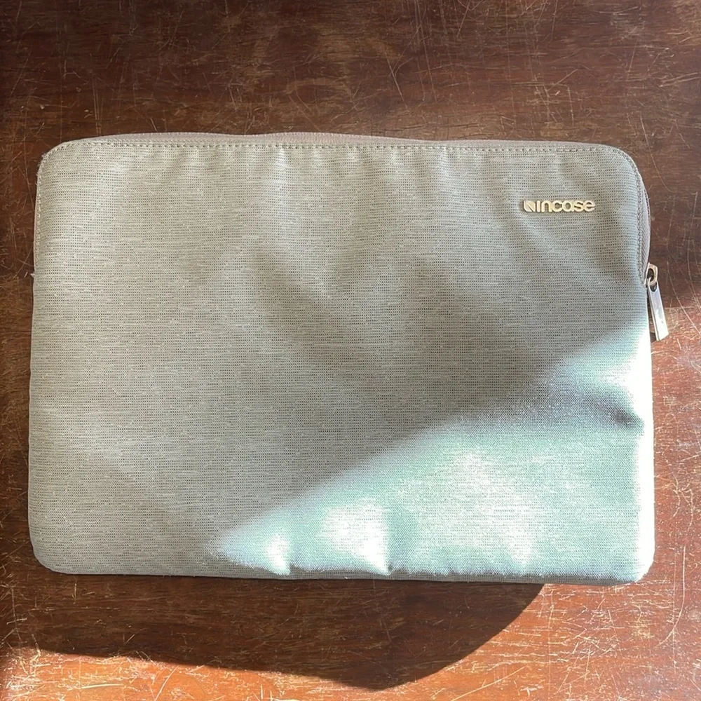 Incase 13’ Padded Laptop Case - Picture 1 of 5